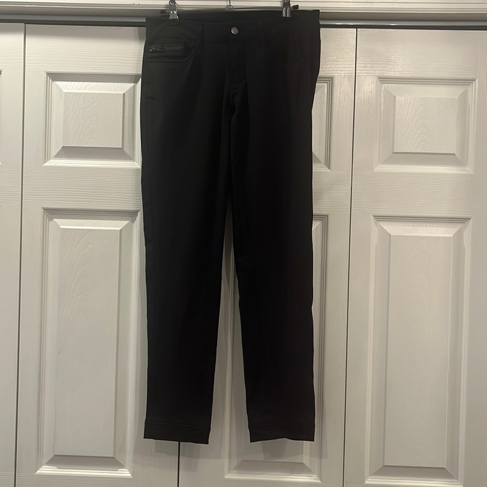 Lululemon black pants with zipper and button closure.